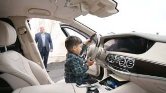 Xocavəndə qayıdan azyaşlı Prezidentin avtomobilində sükan arxasında - FOTO/VİDEO