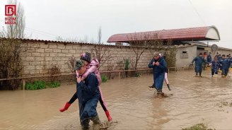 Xaçmazda köməksiz vəziyyətdə qalan 22 nəfər belə xilas edildi &ndash; FOTO/VİDEO