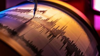 Bu ölkədə güclü zəlzələ: Sunami xəbərdarlığı verildi - VİDEO