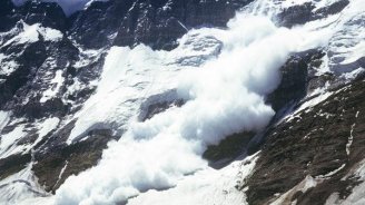 Toğanalı&ndash;Kəlbəcər&ndash;İstisu yolunda qar uçqunu: Hərəkət məhdudlaşdırıldı - VİDEO