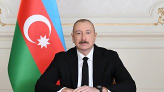 Prezident Tbilisidə Qəhrəmanlar Memorialını ziyarət etdi