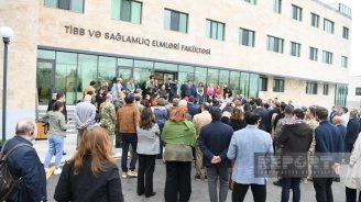 Diplomatlar Xankəndidə Qarabağ Universitetinin klinikasında &ndash; FOTO