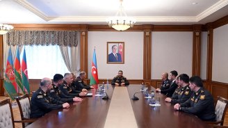 Müdafiə naziri yeni generallara rütbələrini təqdim edib&ndash; FOTO