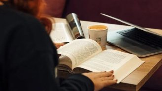 Səlis nitq və təfəkkürünü inkişaf etdirmək istəyənlər üçün 5 KİTAB