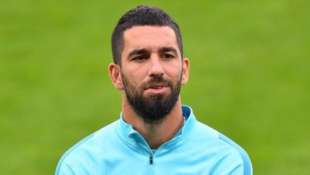 Arda Turanın Azərbaycana dəstək fotoları