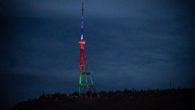 Tbilisi teleqülləsi bayrağımızın rəngləri ilə işıqlandırıldı