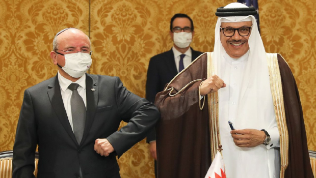 BƏƏ İsrailə ilk ticari uçuşunu həyata keçirdi