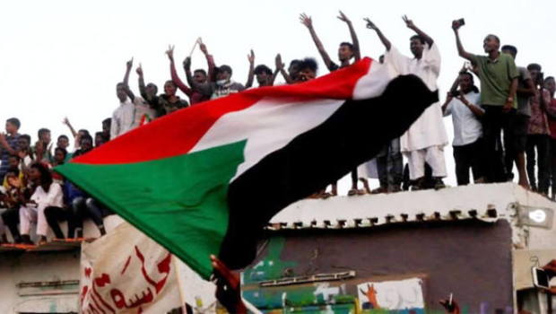 Tramp Sudanı terrorçuluğu maliyyələşdirən ölkələrin siyahısından çıxarmaq istəyir