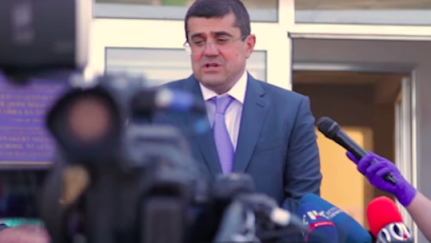 Arutyunyan Putinə yalvardı: “Xahiş edirəm müharibəni dayandırın”