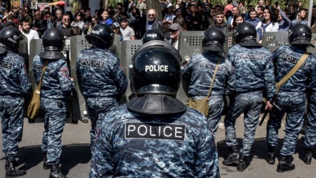 Ermənistanda hərbi müqaviləlilər və polislər cəbhəyə getməkdən imtina edir