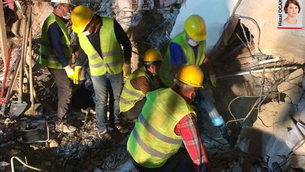 İzmirdə baş vermiş zəlzələdə ölənlərin sayı 44 nəfərə çatıb.