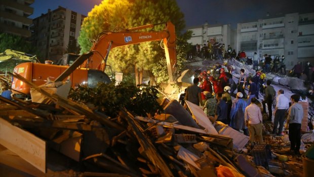 İzmirdə baş verən zəlzələdə ölü sayı 92 nəfərə çatıb