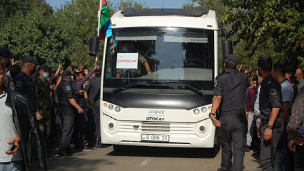 ÇAĞIRIŞÇI: “Əsgərlərimiz torpaq qoymadı, bəs mən haranı almalıyam?”