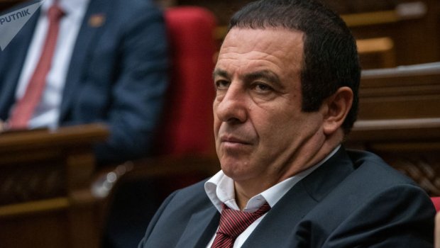 Erməni partiya sədri: “Millətə xəyanət edən asılmalıdır”