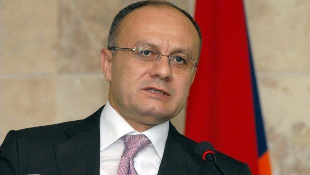 Eks müdafə naziri: “Paşinyan məsuliyyət daşıyır”