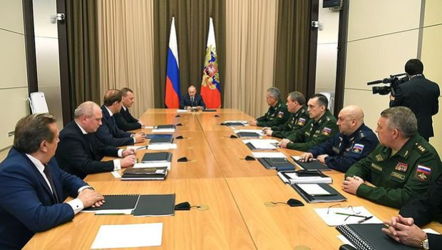 Putin iclasda zarafat etdi