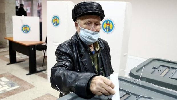 Moldovada prezident seçkilərinin ikinci turu: Seçici fəallığı 50 faizi keçdi