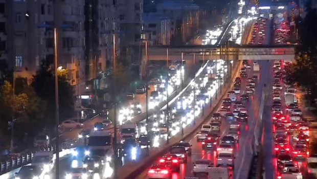 Paytaxtın bu küçə və prospektlərində sıxlıq var