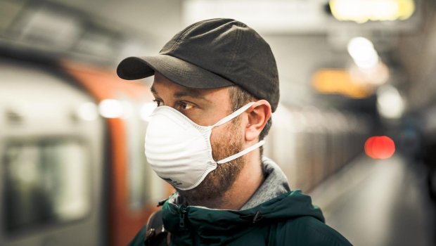 Açıq məkanda maska taxmayan da 100 manat cərimələnəcək