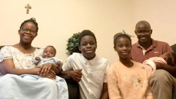 Komada olan COVİD-19 xəstəsi əkiz uşaq dünyaya gətirdi - FOTO 