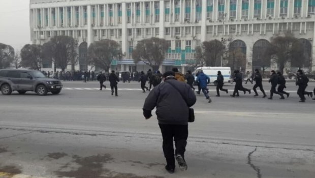 Qazaxlar ermənilərin ölkədən qovulmasını tələb edir - İĞTİŞAŞ