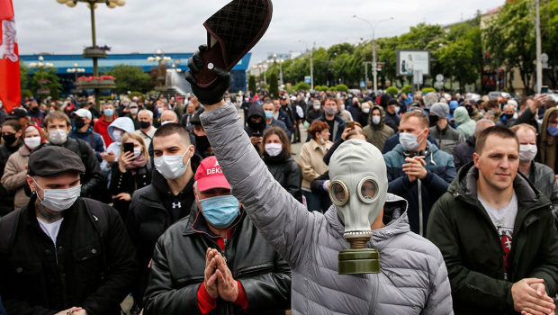 Minskdəki etirazlarda 200-dən çox şəxs saxlanılıb