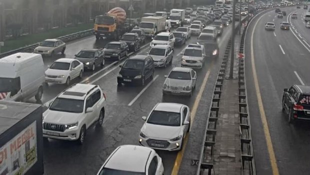 Aeroport yolunda eyni vaxtda iki qəza baş verib