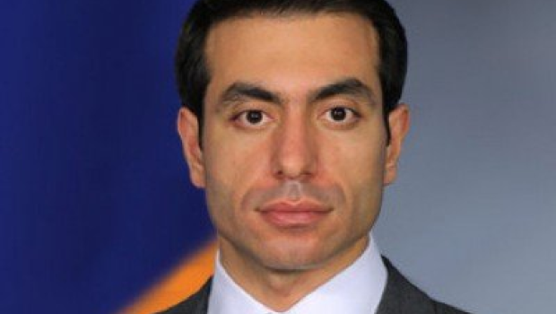 Daha bir erməni məmur istefa verdi