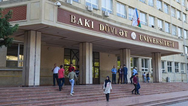 Bayrağı təhqir edən tələbə universitetdən qovuldu