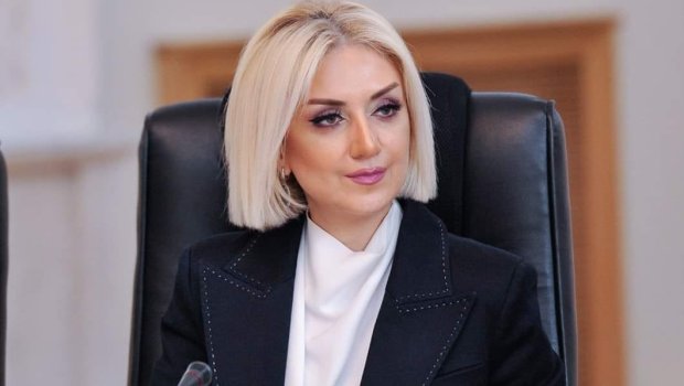 Tanınmış modelyerdən maraqlı TƏKLİF