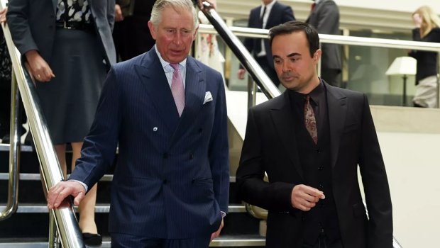 Rusiyalı milyoner İngilis kraliçasından baronluq titulunu necə aldı? - FOTO