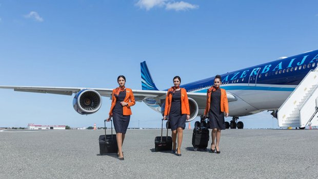 Zərif stüardessaların maraq doğuran bacarıqları - VIDEO