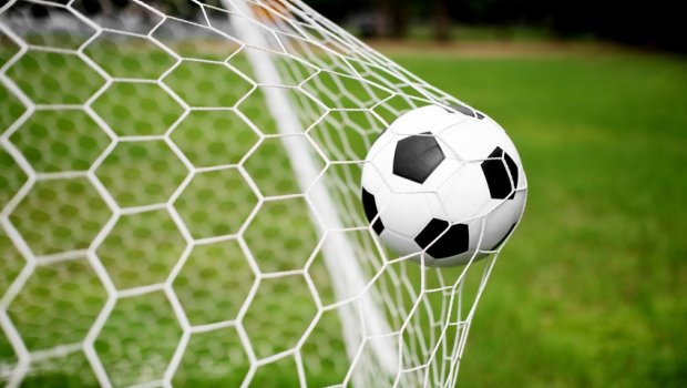 Futbol matçından sonra kütləvi dava: Referi döyüldü - VİDEO