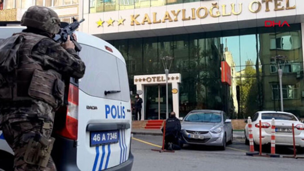 Türkiyədə otelə silahlı hücum - 2 polis yaralandı