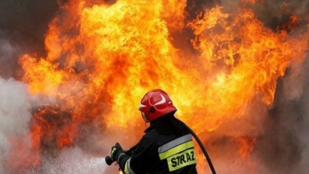 Bakıda çoxmərtəbəli binada yanğın - Sakinlər təxliyə olundu 