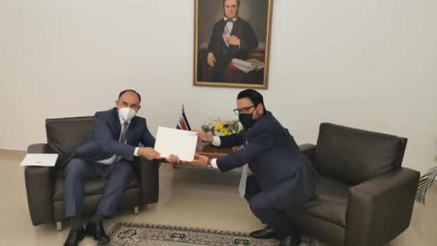 Azərbaycan səfiri etimadnaməsini Kosta-Rika Prezidentinə təqdim etdi