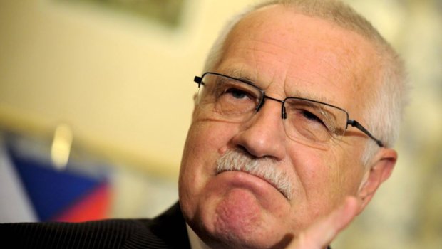 Sabiq prezident maskaya görə cərimələndi