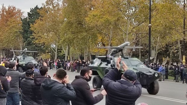 Paytaxt sakinlərinin Bayraktar sevgisi - FOTO