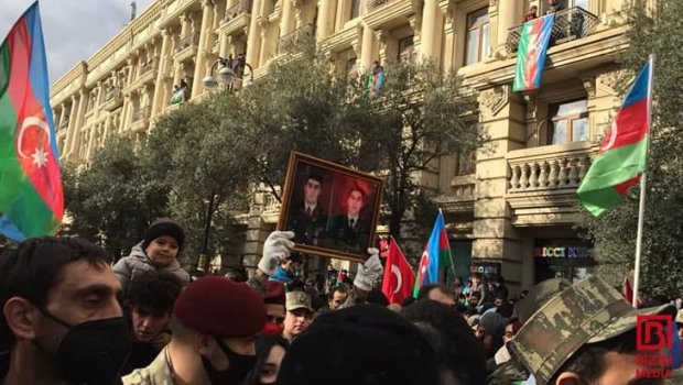 Zəfər bayrağına bürünən şəhər - REPORTAJ