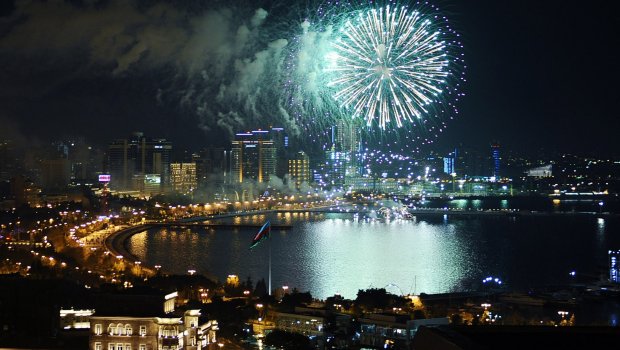 Bakı bulvarında qələbə atəşfəşanlığı - VİDEO