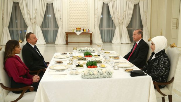 Ərdoğan və Əliyev ailəsi birgə naharda