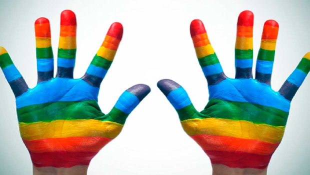 Qadın sürücü LGBT-nin üstünə maşın sürdü, insanları əzib keçdi - VİDEO