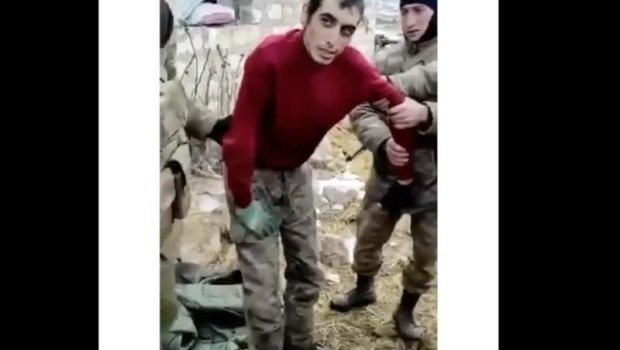 Azərbaycanlı zabit düşmənin yaralı əsgərinə kömək etdi - VİDEO