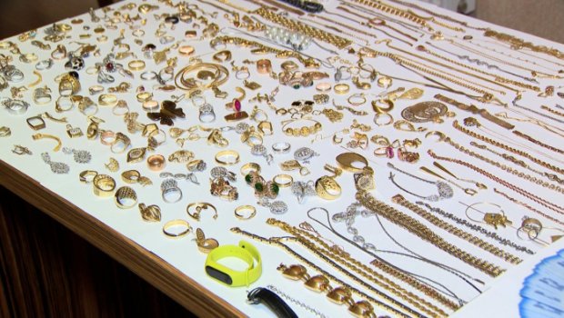 177 minlik qızıl oğurlayan şəxs saxlanıldı - VİDEO