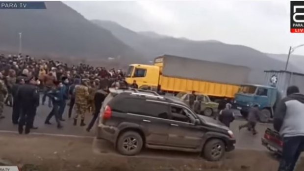 Ermənistanda etirazlar zamanı atəş açıldı - VİDEO