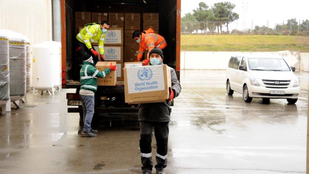 ÜST TƏBİB-ə 1 milyon maska verdi - FOTO