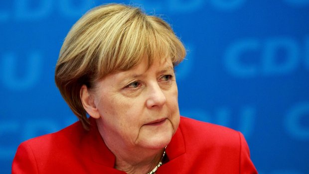 Merkel vaksini tapan türk həkimlərlə görüşdü