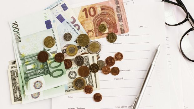 Rublun məzənnəsi endi, avro və lirə yüksəldi