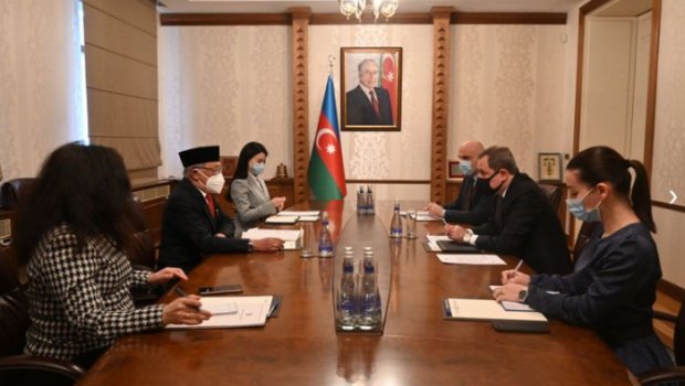 Ceyhun Bayramov yeni səfirlə görüşdü