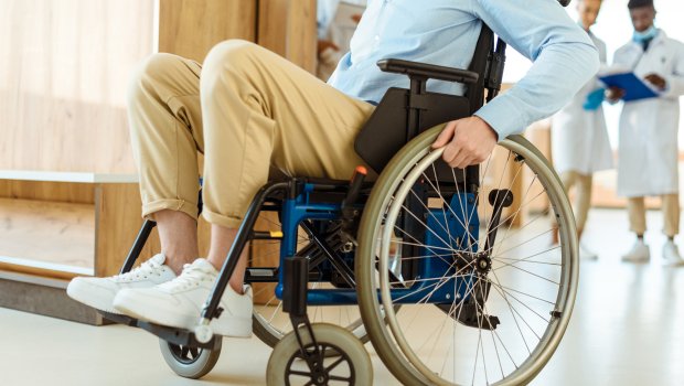 ''Əlil arabası'' ifadəsi bu sözlə əvəz edildi